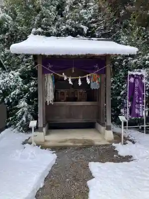 下野 星宮神社の{uncategorized: "未分類", other: "その他", undefined: "問題あり", building: "その他建物", grave: "お墓", sacred_gate: "鳥居", guardian: "狛犬", statue: "像", buddha: "仏像", history: "歴史", nature: "自然", garden: "庭園", animal: "動物", pagoda: "塔", temizu: "手水舎", mountain_gate: "山門・神門", sanctuary: "本殿・本堂", subordinate: "末社・摂社", art: "芸術", scenery: "景色", jizo: "地蔵", ema: "絵馬", goshuin: "御朱印", omikuji: "おみくじ", items: "授与品その他", amulet: "お守り", goshuincho: "御朱印帳", eats: "食事", festival: "お祭り", votive_dance: "神楽", shichigosan: "七五三参", wedding: "結婚式", experience: "体験その他", initially: "初詣", around: "周辺", anti_infection: "感染症対策"}