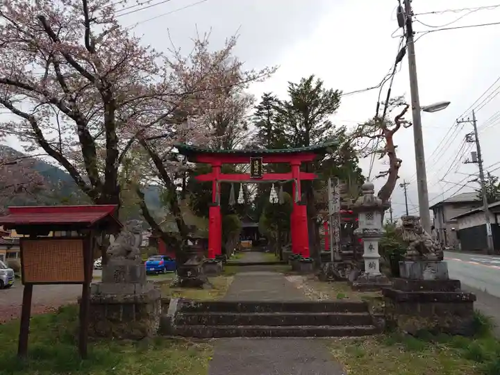 北東本宮小室浅間神社(山梨県)