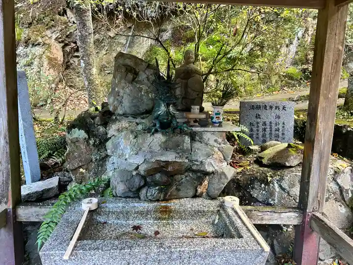 満願滝弁財天(大阪府)