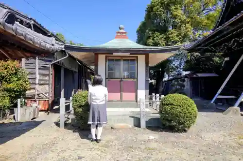 修法寺の本殿・本堂