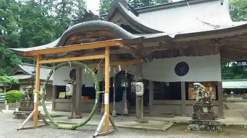 伊和神社の本殿