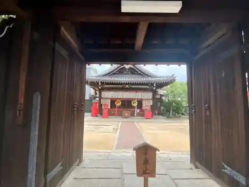粟嶋堂宗徳寺の山門・神門
