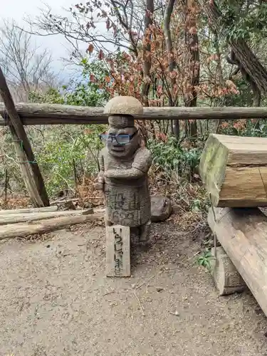 猿投神社の像