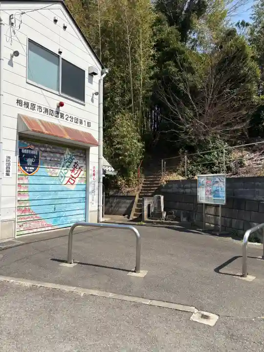 白乃大髪稲荷神社の{uncategorized: "未分類", other: "その他", undefined: "問題あり", building: "その他建物", grave: "お墓", sacred_gate: "鳥居", guardian: "狛犬", statue: "像", buddha: "仏像", history: "歴史", nature: "自然", garden: "庭園", animal: "動物", pagoda: "塔", temizu: "手水舎", mountain_gate: "山門・神門", sanctuary: "本殿・本堂", subordinate: "末社・摂社", art: "芸術", scenery: "景色", jizo: "地蔵", ema: "絵馬", goshuin: "御朱印", omikuji: "おみくじ", items: "授与品その他", amulet: "お守り", goshuincho: "御朱印帳", eats: "食事", festival: "お祭り", votive_dance: "神楽", shichigosan: "七五三参", wedding: "結婚式", experience: "体験その他", initially: "初詣", around: "周辺", anti_infection: "感染症対策"}