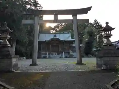 東天神社の{uncategorized: "未分類", other: "その他", undefined: "問題あり", building: "その他建物", grave: "お墓", sacred_gate: "鳥居", guardian: "狛犬", statue: "像", buddha: "仏像", history: "歴史", nature: "自然", garden: "庭園", animal: "動物", pagoda: "塔", temizu: "手水舎", mountain_gate: "山門・神門", sanctuary: "本殿・本堂", subordinate: "末社・摂社", art: "芸術", scenery: "景色", jizo: "地蔵", ema: "絵馬", goshuin: "御朱印", omikuji: "おみくじ", items: "授与品その他", amulet: "お守り", goshuincho: "御朱印帳", eats: "食事", festival: "お祭り", votive_dance: "神楽", shichigosan: "七五三参", wedding: "結婚式", experience: "体験その他", initially: "初詣", around: "周辺", anti_infection: "感染症対策"}