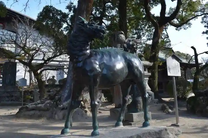 太宰府天満宮の{uncategorized: "未分類", other: "その他", undefined: "問題あり", building: "その他建物", grave: "お墓", sacred_gate: "鳥居", guardian: "狛犬", statue: "像", buddha: "仏像", history: "歴史", nature: "自然", garden: "庭園", animal: "動物", pagoda: "塔", temizu: "手水舎", mountain_gate: "山門・神門", sanctuary: "本殿・本堂", subordinate: "末社・摂社", art: "芸術", scenery: "景色", jizo: "地蔵", ema: "絵馬", goshuin: "御朱印", omikuji: "おみくじ", items: "授与品その他", amulet: "お守り", goshuincho: "御朱印帳", eats: "食事", festival: "お祭り", votive_dance: "神楽", shichigosan: "七五三参", wedding: "結婚式", experience: "体験その他", initially: "初詣", around: "周辺", anti_infection: "感染症対策"}