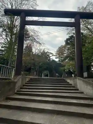 北広島市総鎮守　廣島神社の{uncategorized: "未分類", other: "その他", undefined: "問題あり", building: "その他建物", grave: "お墓", sacred_gate: "鳥居", guardian: "狛犬", statue: "像", buddha: "仏像", history: "歴史", nature: "自然", garden: "庭園", animal: "動物", pagoda: "塔", temizu: "手水舎", mountain_gate: "山門・神門", sanctuary: "本殿・本堂", subordinate: "末社・摂社", art: "芸術", scenery: "景色", jizo: "地蔵", ema: "絵馬", goshuin: "御朱印", omikuji: "おみくじ", items: "授与品その他", amulet: "お守り", goshuincho: "御朱印帳", eats: "食事", festival: "お祭り", votive_dance: "神楽", shichigosan: "七五三参", wedding: "結婚式", experience: "体験その他", initially: "初詣", around: "周辺", anti_infection: "感染症対策"}