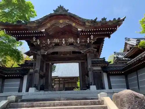 粟生寺の山門