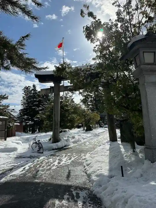 新川神社の鳥居
