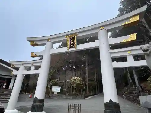 三峯神社の{uncategorized: "未分類", other: "その他", undefined: "問題あり", building: "その他建物", grave: "お墓", sacred_gate: "鳥居", guardian: "狛犬", statue: "像", buddha: "仏像", history: "歴史", nature: "自然", garden: "庭園", animal: "動物", pagoda: "塔", temizu: "手水舎", mountain_gate: "山門・神門", sanctuary: "本殿・本堂", subordinate: "末社・摂社", art: "芸術", scenery: "景色", jizo: "地蔵", ema: "絵馬", goshuin: "御朱印", omikuji: "おみくじ", items: "授与品その他", amulet: "お守り", goshuincho: "御朱印帳", eats: "食事", festival: "お祭り", votive_dance: "神楽", shichigosan: "七五三参", wedding: "結婚式", experience: "体験その他", initially: "初詣", around: "周辺", anti_infection: "感染症対策"}