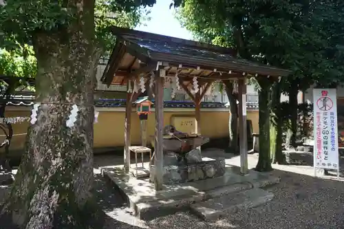 率川神社（大神神社摂社）の手水舎