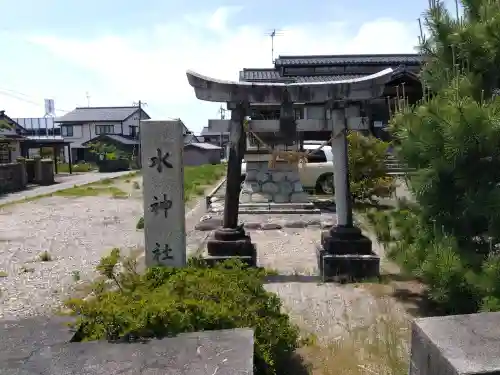 水神社の{uncategorized: "未分類", other: "その他", undefined: "問題あり", building: "その他建物", grave: "お墓", sacred_gate: "鳥居", guardian: "狛犬", statue: "像", buddha: "仏像", history: "歴史", nature: "自然", garden: "庭園", animal: "動物", pagoda: "塔", temizu: "手水舎", mountain_gate: "山門・神門", sanctuary: "本殿・本堂", subordinate: "末社・摂社", art: "芸術", scenery: "景色", jizo: "地蔵", ema: "絵馬", goshuin: "御朱印", omikuji: "おみくじ", items: "授与品その他", amulet: "お守り", goshuincho: "御朱印帳", eats: "食事", festival: "お祭り", votive_dance: "神楽", shichigosan: "七五三参", wedding: "結婚式", experience: "体験その他", initially: "初詣", around: "周辺", anti_infection: "感染症対策"}