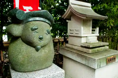 亀ケ池八幡宮の像