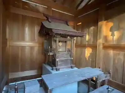 高徳神社の{uncategorized: "未分類", other: "その他", undefined: "問題あり", building: "その他建物", grave: "お墓", sacred_gate: "鳥居", guardian: "狛犬", statue: "像", buddha: "仏像", history: "歴史", nature: "自然", garden: "庭園", animal: "動物", pagoda: "塔", temizu: "手水舎", mountain_gate: "山門・神門", sanctuary: "本殿・本堂", subordinate: "末社・摂社", art: "芸術", scenery: "景色", jizo: "地蔵", ema: "絵馬", goshuin: "御朱印", omikuji: "おみくじ", items: "授与品その他", amulet: "お守り", goshuincho: "御朱印帳", eats: "食事", festival: "お祭り", votive_dance: "神楽", shichigosan: "七五三参", wedding: "結婚式", experience: "体験その他", initially: "初詣", around: "周辺", anti_infection: "感染症対策"}