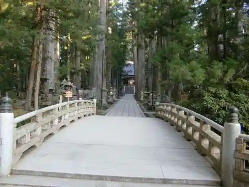 高野山金剛峯寺奥の院(和歌山県)