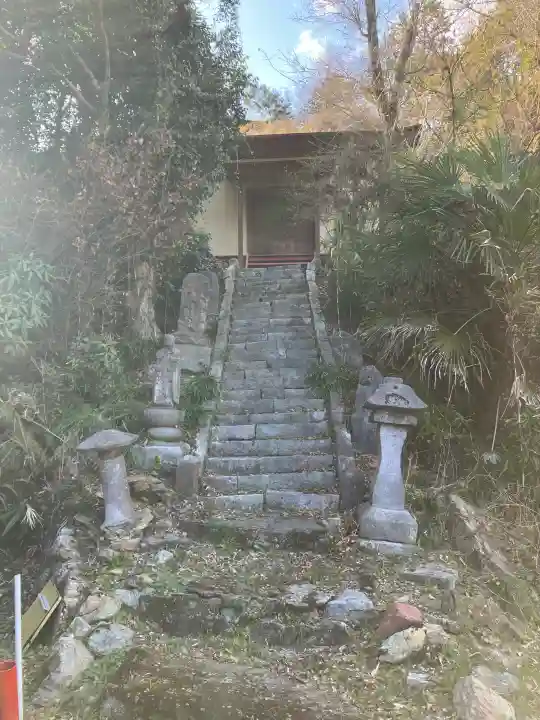 稲村観音堂の{uncategorized: "未分類", other: "その他", undefined: "問題あり", building: "その他建物", grave: "お墓", sacred_gate: "鳥居", guardian: "狛犬", statue: "像", buddha: "仏像", history: "歴史", nature: "自然", garden: "庭園", animal: "動物", pagoda: "塔", temizu: "手水舎", mountain_gate: "山門・神門", sanctuary: "本殿・本堂", subordinate: "末社・摂社", art: "芸術", scenery: "景色", jizo: "地蔵", ema: "絵馬", goshuin: "御朱印", omikuji: "おみくじ", items: "授与品その他", amulet: "お守り", goshuincho: "御朱印帳", eats: "食事", festival: "お祭り", votive_dance: "神楽", shichigosan: "七五三参", wedding: "結婚式", experience: "体験その他", initially: "初詣", around: "周辺", anti_infection: "感染症対策"}