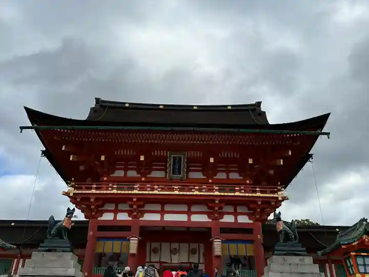 伏見稲荷大社の山門・神門