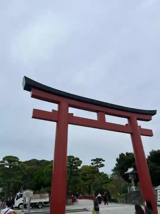 鶴岡八幡宮の{uncategorized: "未分類", other: "その他", undefined: "問題あり", building: "その他建物", grave: "お墓", sacred_gate: "鳥居", guardian: "狛犬", statue: "像", buddha: "仏像", history: "歴史", nature: "自然", garden: "庭園", animal: "動物", pagoda: "塔", temizu: "手水舎", mountain_gate: "山門・神門", sanctuary: "本殿・本堂", subordinate: "末社・摂社", art: "芸術", scenery: "景色", jizo: "地蔵", ema: "絵馬", goshuin: "御朱印", omikuji: "おみくじ", items: "授与品その他", amulet: "お守り", goshuincho: "御朱印帳", eats: "食事", festival: "お祭り", votive_dance: "神楽", shichigosan: "七五三参", wedding: "結婚式", experience: "体験その他", initially: "初詣", around: "周辺", anti_infection: "感染症対策"}