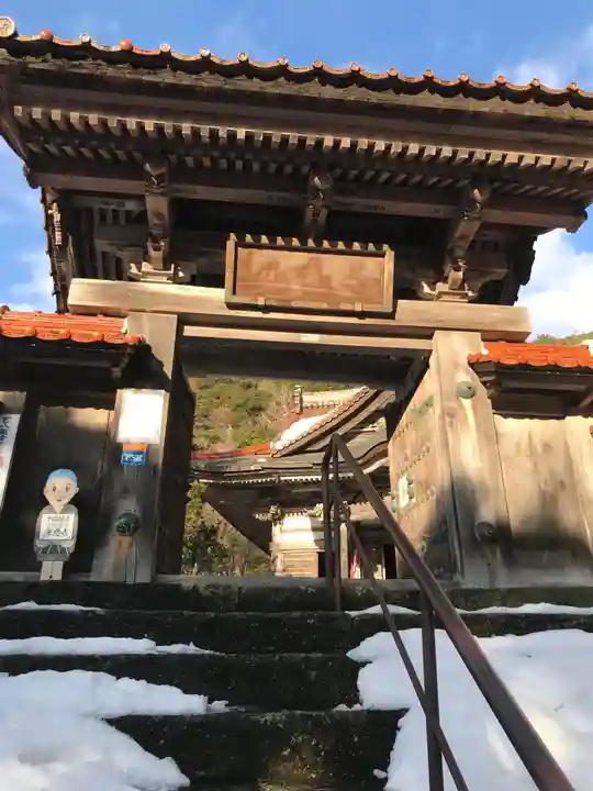 摩尼寺の山門・神門