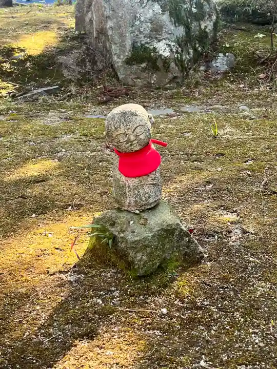 伊勢の国 四天王寺の{uncategorized: "未分類", other: "その他", undefined: "問題あり", building: "その他建物", grave: "お墓", sacred_gate: "鳥居", guardian: "狛犬", statue: "像", buddha: "仏像", history: "歴史", nature: "自然", garden: "庭園", animal: "動物", pagoda: "塔", temizu: "手水舎", mountain_gate: "山門・神門", sanctuary: "本殿・本堂", subordinate: "末社・摂社", art: "芸術", scenery: "景色", jizo: "地蔵", ema: "絵馬", goshuin: "御朱印", omikuji: "おみくじ", items: "授与品その他", amulet: "お守り", goshuincho: "御朱印帳", eats: "食事", festival: "お祭り", votive_dance: "神楽", shichigosan: "七五三参", wedding: "結婚式", experience: "体験その他", initially: "初詣", around: "周辺", anti_infection: "感染症対策"}