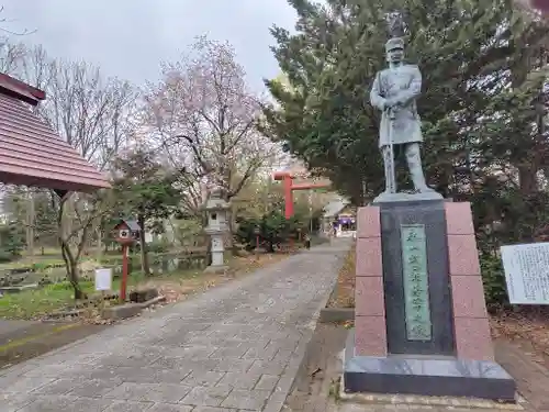 永山神社の像
