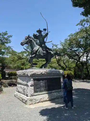 富士山本宮浅間大社の像