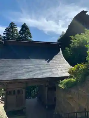 宝珠山 立石寺の山門・神門