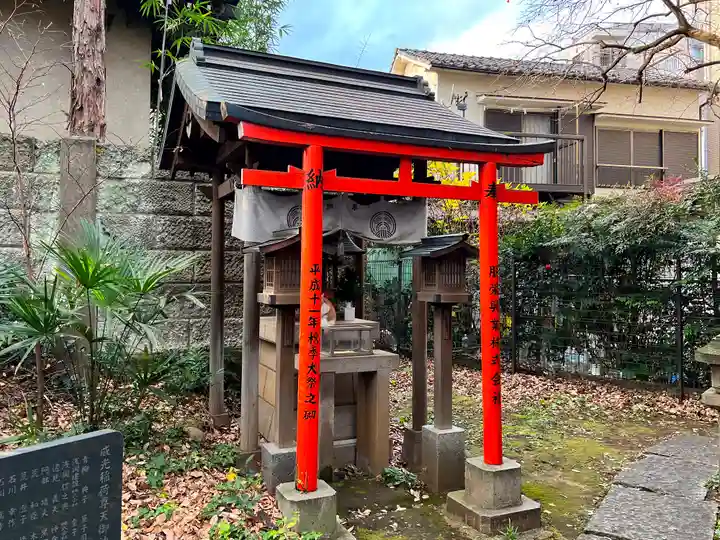 威光稲荷堂の末社・摂社