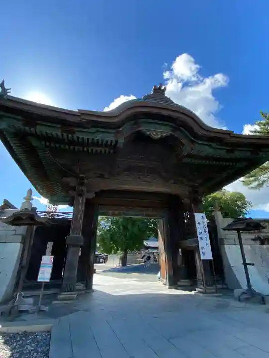 豊川稲荷の{uncategorized: "未分類", other: "その他", undefined: "問題あり", building: "その他建物", grave: "お墓", sacred_gate: "鳥居", guardian: "狛犬", statue: "像", buddha: "仏像", history: "歴史", nature: "自然", garden: "庭園", animal: "動物", pagoda: "塔", temizu: "手水舎", mountain_gate: "山門・神門", sanctuary: "本殿・本堂", subordinate: "末社・摂社", art: "芸術", scenery: "景色", jizo: "地蔵", ema: "絵馬", goshuin: "御朱印", omikuji: "おみくじ", items: "授与品その他", amulet: "お守り", goshuincho: "御朱印帳", eats: "食事", festival: "お祭り", votive_dance: "神楽", shichigosan: "七五三参", wedding: "結婚式", experience: "体験その他", initially: "初詣", around: "周辺", anti_infection: "感染症対策"}
