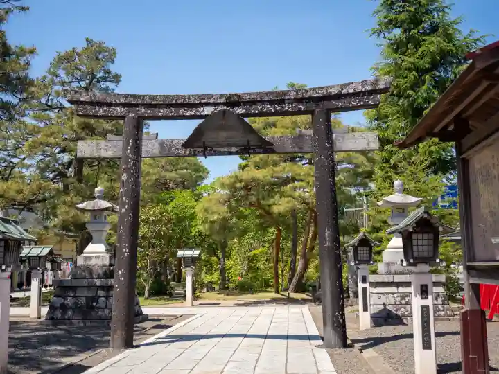 竹駒神社の{uncategorized: "未分類", other: "その他", undefined: "問題あり", building: "その他建物", grave: "お墓", sacred_gate: "鳥居", guardian: "狛犬", statue: "像", buddha: "仏像", history: "歴史", nature: "自然", garden: "庭園", animal: "動物", pagoda: "塔", temizu: "手水舎", mountain_gate: "山門・神門", sanctuary: "本殿・本堂", subordinate: "末社・摂社", art: "芸術", scenery: "景色", jizo: "地蔵", ema: "絵馬", goshuin: "御朱印", omikuji: "おみくじ", items: "授与品その他", amulet: "お守り", goshuincho: "御朱印帳", eats: "食事", festival: "お祭り", votive_dance: "神楽", shichigosan: "七五三参", wedding: "結婚式", experience: "体験その他", initially: "初詣", around: "周辺", anti_infection: "感染症対策"}