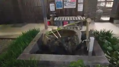 鎌達稲荷神社の{uncategorized: "未分類", other: "その他", undefined: "問題あり", building: "その他建物", grave: "お墓", sacred_gate: "鳥居", guardian: "狛犬", statue: "像", buddha: "仏像", history: "歴史", nature: "自然", garden: "庭園", animal: "動物", pagoda: "塔", temizu: "手水舎", mountain_gate: "山門・神門", sanctuary: "本殿・本堂", subordinate: "末社・摂社", art: "芸術", scenery: "景色", jizo: "地蔵", ema: "絵馬", goshuin: "御朱印", omikuji: "おみくじ", items: "授与品その他", amulet: "お守り", goshuincho: "御朱印帳", eats: "食事", festival: "お祭り", votive_dance: "神楽", shichigosan: "七五三参", wedding: "結婚式", experience: "体験その他", initially: "初詣", around: "周辺", anti_infection: "感染症対策"}