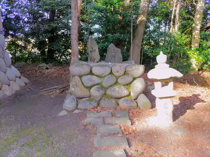 八龍社(葛木)の末社・摂社