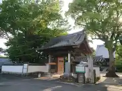 明願寺の山門