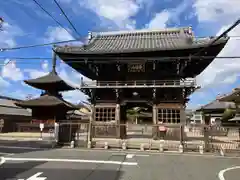 観音寺の山門