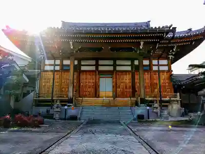 興西寺の本殿・本堂