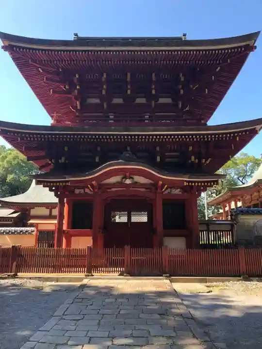 薦神社の山門・神門