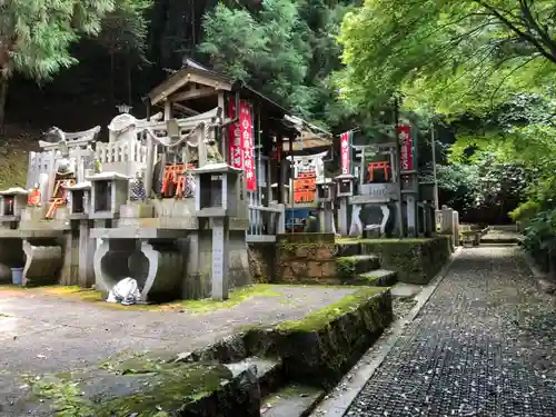 伏見稲荷大社　御膳谷奉拝所の末社・摂社