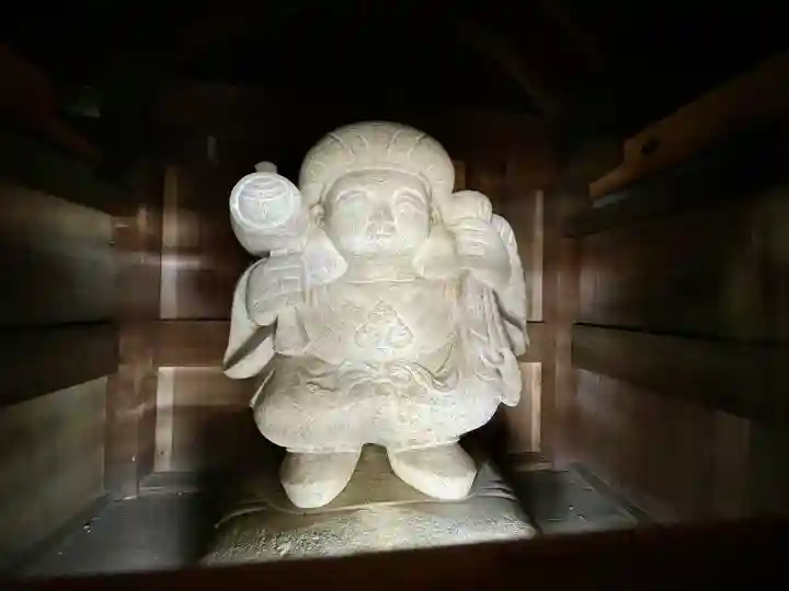 大黒堂(名越大黒堂)の{uncategorized: "未分類", other: "その他", undefined: "問題あり", building: "その他建物", grave: "お墓", sacred_gate: "鳥居", guardian: "狛犬", statue: "像", buddha: "仏像", history: "歴史", nature: "自然", garden: "庭園", animal: "動物", pagoda: "塔", temizu: "手水舎", mountain_gate: "山門・神門", sanctuary: "本殿・本堂", subordinate: "末社・摂社", art: "芸術", scenery: "景色", jizo: "地蔵", ema: "絵馬", goshuin: "御朱印", omikuji: "おみくじ", items: "授与品その他", amulet: "お守り", goshuincho: "御朱印帳", eats: "食事", festival: "お祭り", votive_dance: "神楽", shichigosan: "七五三参", wedding: "結婚式", experience: "体験その他", initially: "初詣", around: "周辺", anti_infection: "感染症対策"}