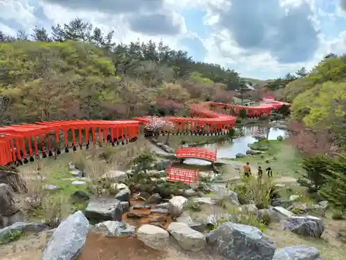 高山稲荷神社の庭園