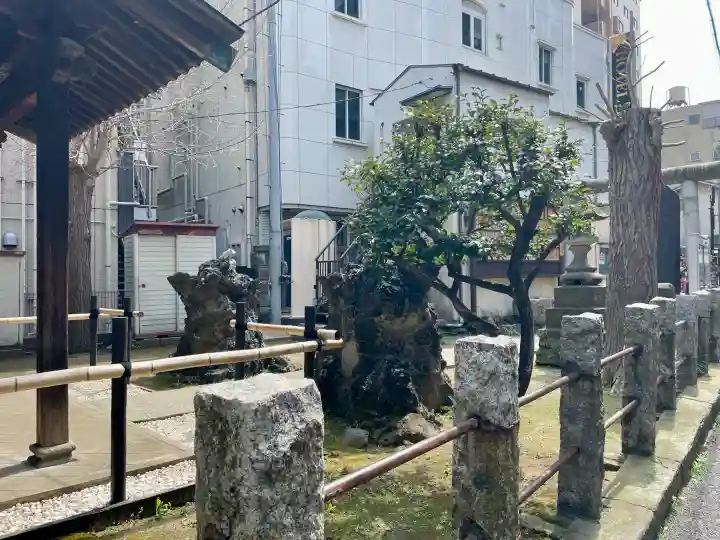 稲荷神社の{uncategorized: "未分類", other: "その他", undefined: "問題あり", building: "その他建物", grave: "お墓", sacred_gate: "鳥居", guardian: "狛犬", statue: "像", buddha: "仏像", history: "歴史", nature: "自然", garden: "庭園", animal: "動物", pagoda: "塔", temizu: "手水舎", mountain_gate: "山門・神門", sanctuary: "本殿・本堂", subordinate: "末社・摂社", art: "芸術", scenery: "景色", jizo: "地蔵", ema: "絵馬", goshuin: "御朱印", omikuji: "おみくじ", items: "授与品その他", amulet: "お守り", goshuincho: "御朱印帳", eats: "食事", festival: "お祭り", votive_dance: "神楽", shichigosan: "七五三参", wedding: "結婚式", experience: "体験その他", initially: "初詣", around: "周辺", anti_infection: "感染症対策"}