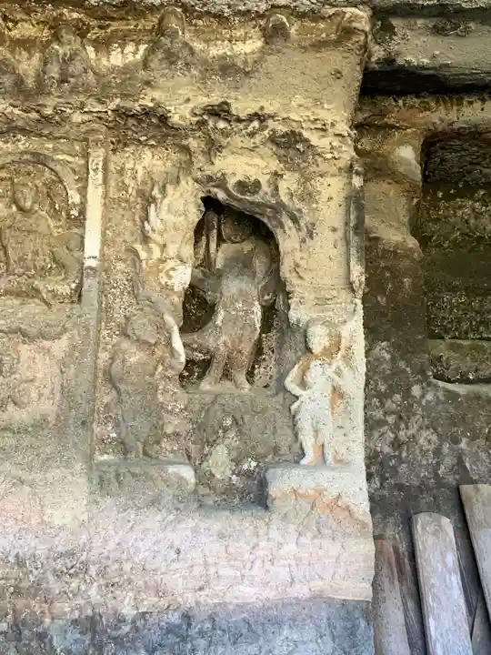 鮭立の磨崖仏(福島県)