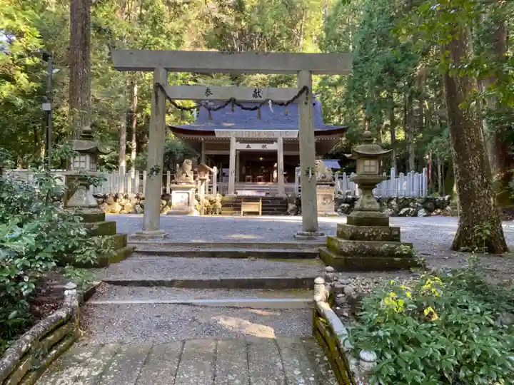 丹生神社の本殿・本堂