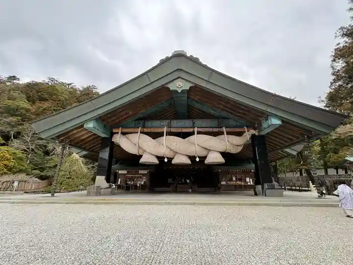 出雲大社の{uncategorized: "未分類", other: "その他", undefined: "問題あり", building: "その他建物", grave: "お墓", sacred_gate: "鳥居", guardian: "狛犬", statue: "像", buddha: "仏像", history: "歴史", nature: "自然", garden: "庭園", animal: "動物", pagoda: "塔", temizu: "手水舎", mountain_gate: "山門・神門", sanctuary: "本殿・本堂", subordinate: "末社・摂社", art: "芸術", scenery: "景色", jizo: "地蔵", ema: "絵馬", goshuin: "御朱印", omikuji: "おみくじ", items: "授与品その他", amulet: "お守り", goshuincho: "御朱印帳", eats: "食事", festival: "お祭り", votive_dance: "神楽", shichigosan: "七五三参", wedding: "結婚式", experience: "体験その他", initially: "初詣", around: "周辺", anti_infection: "感染症対策"}