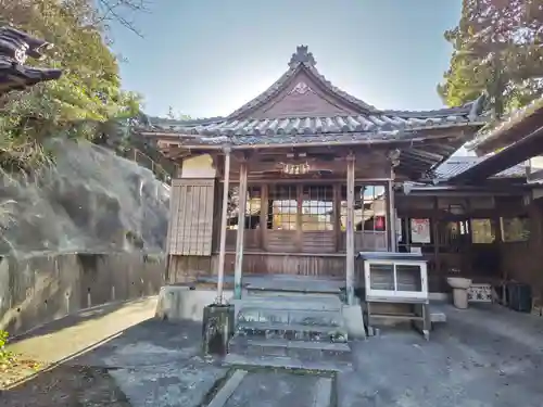 泉蔵院の本殿・本堂