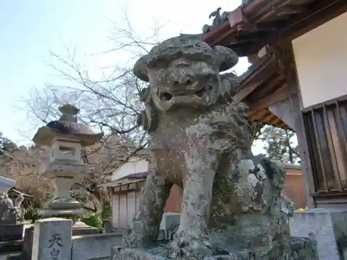 加波山三枝祇神社本宮の狛犬