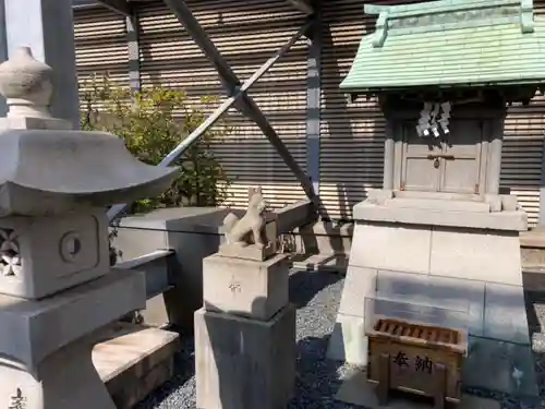 三松稲荷・活動大黒天の狛犬