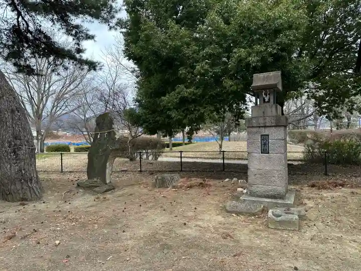 川中嶋斗賣神社の{uncategorized: "未分類", other: "その他", undefined: "問題あり", building: "その他建物", grave: "お墓", sacred_gate: "鳥居", guardian: "狛犬", statue: "像", buddha: "仏像", history: "歴史", nature: "自然", garden: "庭園", animal: "動物", pagoda: "塔", temizu: "手水舎", mountain_gate: "山門・神門", sanctuary: "本殿・本堂", subordinate: "末社・摂社", art: "芸術", scenery: "景色", jizo: "地蔵", ema: "絵馬", goshuin: "御朱印", omikuji: "おみくじ", items: "授与品その他", amulet: "お守り", goshuincho: "御朱印帳", eats: "食事", festival: "お祭り", votive_dance: "神楽", shichigosan: "七五三参", wedding: "結婚式", experience: "体験その他", initially: "初詣", around: "周辺", anti_infection: "感染症対策"}
