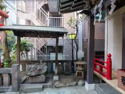 五柱稲荷神社の{uncategorized: "未分類", other: "その他", undefined: "問題あり", building: "その他建物", grave: "お墓", sacred_gate: "鳥居", guardian: "狛犬", statue: "像", buddha: "仏像", history: "歴史", nature: "自然", garden: "庭園", animal: "動物", pagoda: "塔", temizu: "手水舎", mountain_gate: "山門・神門", sanctuary: "本殿・本堂", subordinate: "末社・摂社", art: "芸術", scenery: "景色", jizo: "地蔵", ema: "絵馬", goshuin: "御朱印", omikuji: "おみくじ", items: "授与品その他", amulet: "お守り", goshuincho: "御朱印帳", eats: "食事", festival: "お祭り", votive_dance: "神楽", shichigosan: "七五三参", wedding: "結婚式", experience: "体験その他", initially: "初詣", around: "周辺", anti_infection: "感染症対策"}