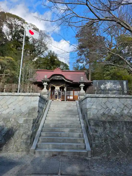 立鉾鹿島神社の{uncategorized: "未分類", other: "その他", undefined: "問題あり", building: "その他建物", grave: "お墓", sacred_gate: "鳥居", guardian: "狛犬", statue: "像", buddha: "仏像", history: "歴史", nature: "自然", garden: "庭園", animal: "動物", pagoda: "塔", temizu: "手水舎", mountain_gate: "山門・神門", sanctuary: "本殿・本堂", subordinate: "末社・摂社", art: "芸術", scenery: "景色", jizo: "地蔵", ema: "絵馬", goshuin: "御朱印", omikuji: "おみくじ", items: "授与品その他", amulet: "お守り", goshuincho: "御朱印帳", eats: "食事", festival: "お祭り", votive_dance: "神楽", shichigosan: "七五三参", wedding: "結婚式", experience: "体験その他", initially: "初詣", around: "周辺", anti_infection: "感染症対策"}