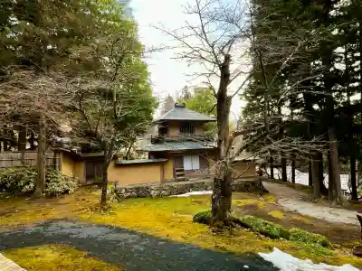 黒石寺の{uncategorized: "未分類", other: "その他", undefined: "問題あり", building: "その他建物", grave: "お墓", sacred_gate: "鳥居", guardian: "狛犬", statue: "像", buddha: "仏像", history: "歴史", nature: "自然", garden: "庭園", animal: "動物", pagoda: "塔", temizu: "手水舎", mountain_gate: "山門・神門", sanctuary: "本殿・本堂", subordinate: "末社・摂社", art: "芸術", scenery: "景色", jizo: "地蔵", ema: "絵馬", goshuin: "御朱印", omikuji: "おみくじ", items: "授与品その他", amulet: "お守り", goshuincho: "御朱印帳", eats: "食事", festival: "お祭り", votive_dance: "神楽", shichigosan: "七五三参", wedding: "結婚式", experience: "体験その他", initially: "初詣", around: "周辺", anti_infection: "感染症対策"}
